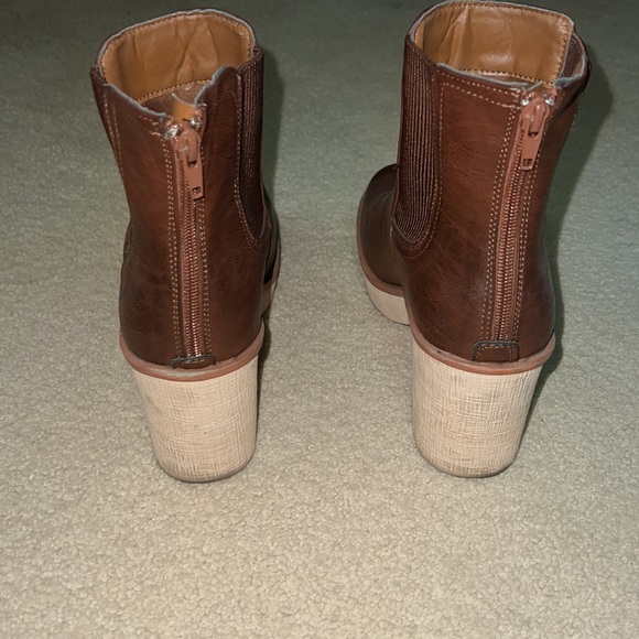 Boots - Picture 3 of 3